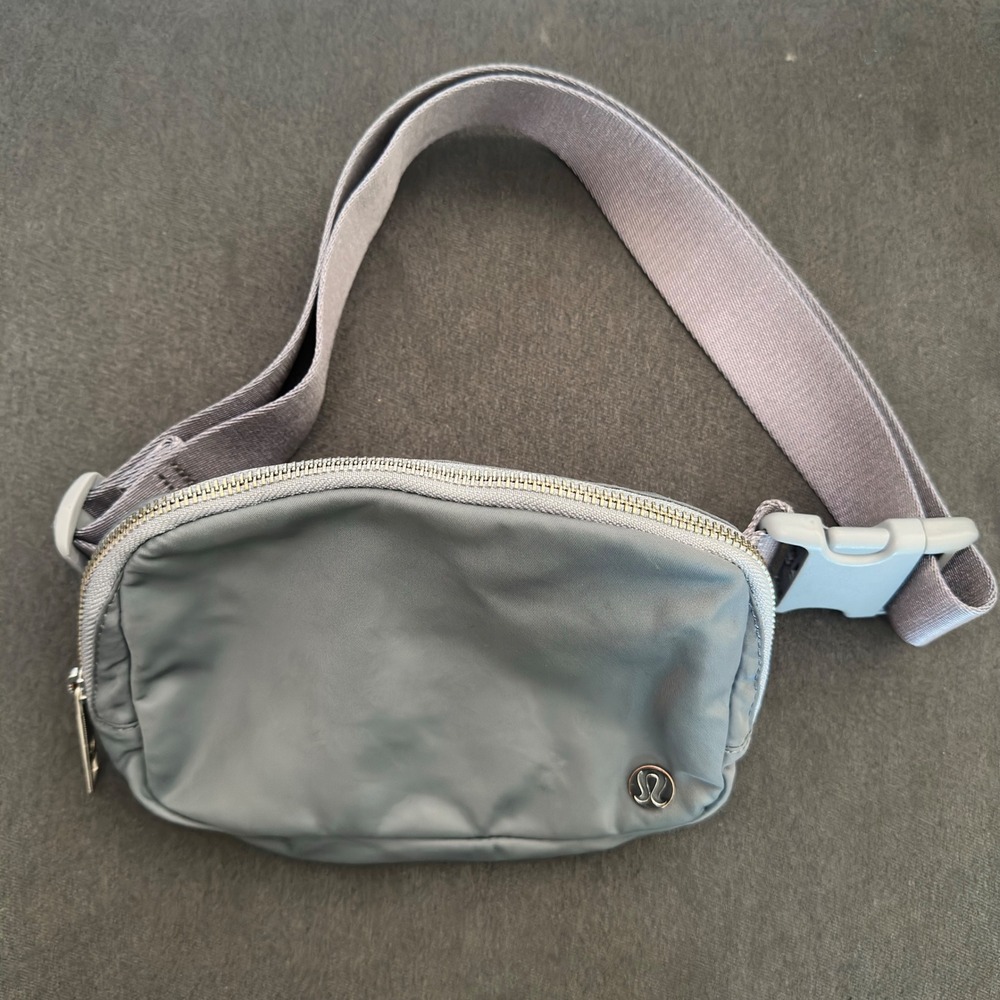Lululemon Everywhere Belt Bag 1L Gray Silver OG Original Style Crossbody